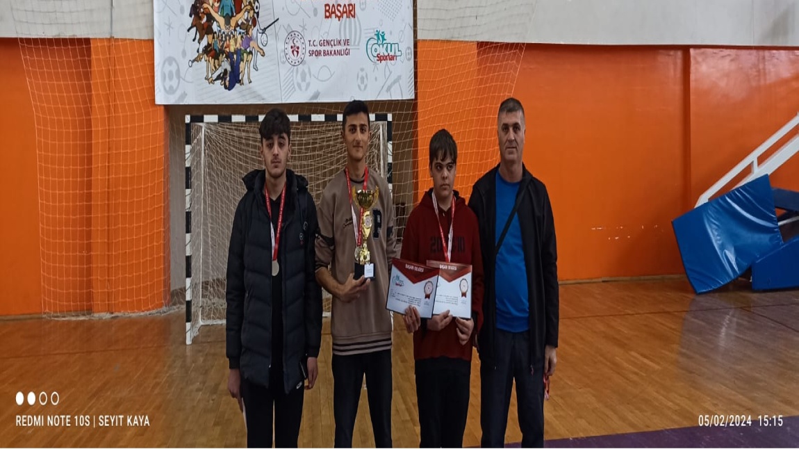 Okulumuz Öğrencileri Okul Sporları Genç Erkekler Dart Branşı Kategorisinde Kırşehir İl İkincisi Olmuştur.